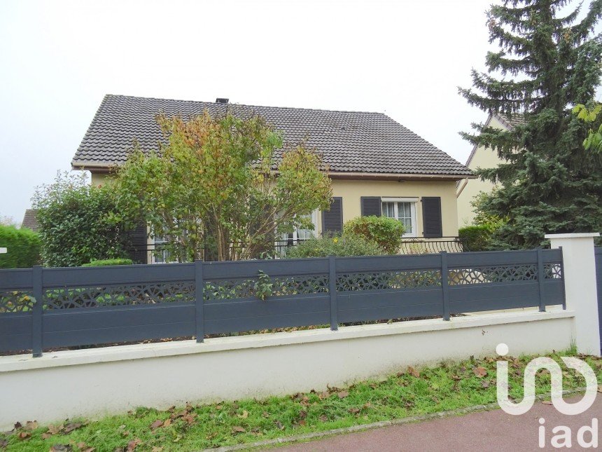 Traditional house 6 rooms of 120 m² in Bondoufle (91070)