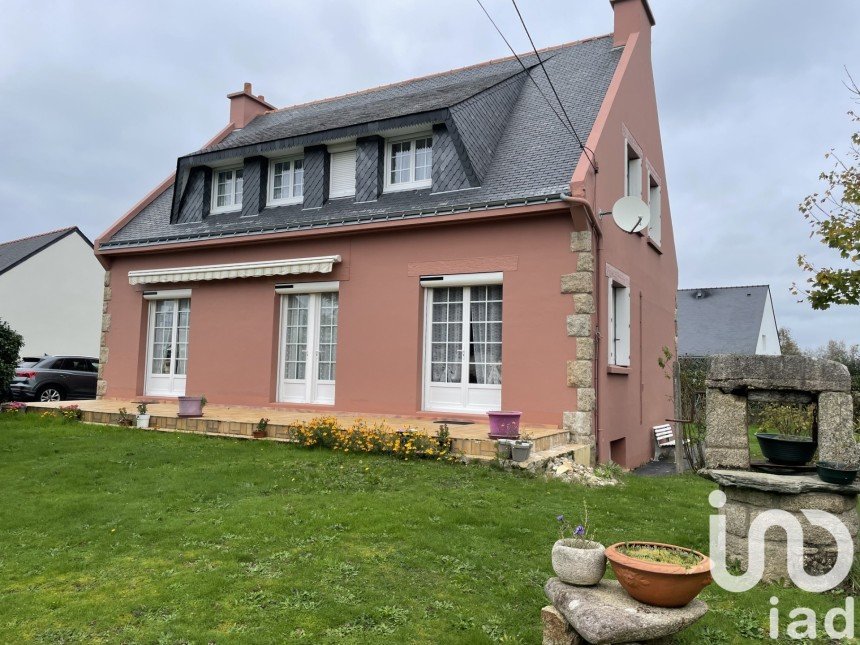 House 7 rooms of 139 m² in Pontivy (56300)