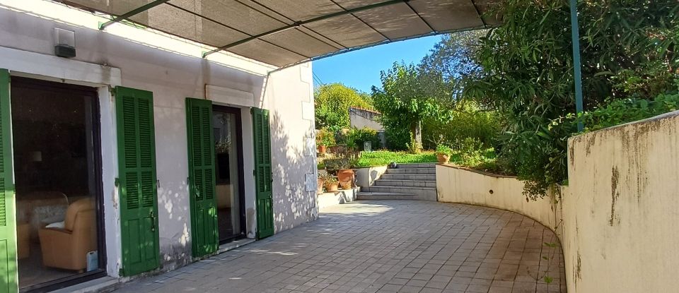 Maison 5 pièces de 130 m² à Nîmes (30000)