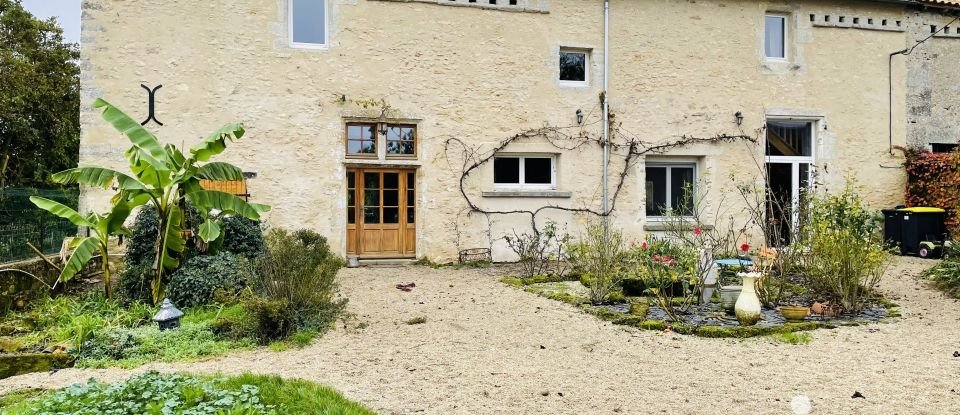 Country house 7 rooms of 190 m² in Lys-Haut-Layon (49540)