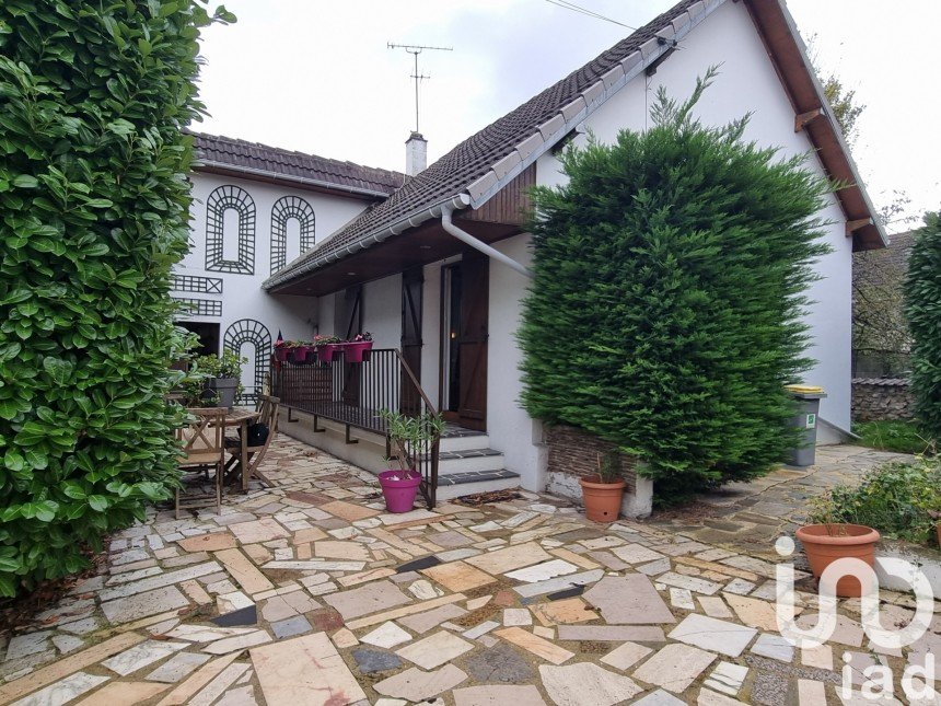 Maison traditionnelle 4 pièces de 80 m² à Montfermeil (93370)