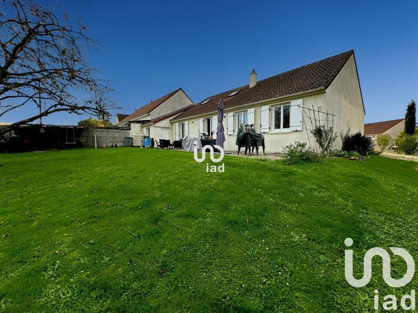 House 7 rooms of 111 m² in Thorigny-sur-Oreuse (89260)