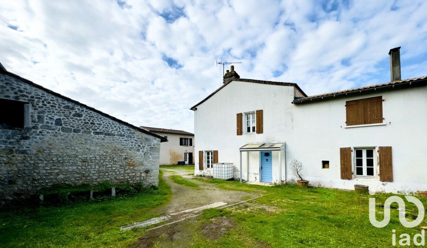 Village house 8 rooms of 271 m² in Roullet-Saint-Estèphe (16440)