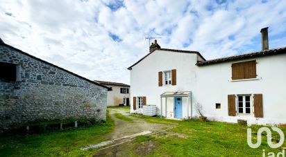 Maison de village 8 pièces de 271 m² à Roullet-Saint-Estèphe (16440)