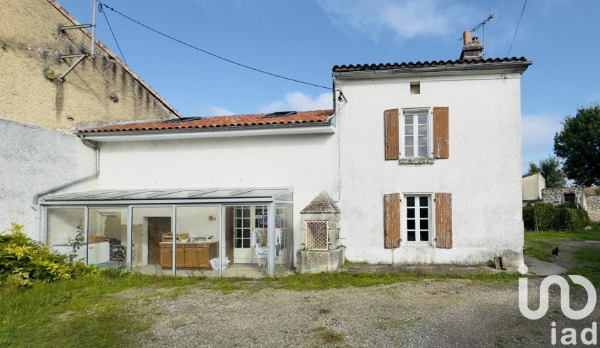 Maison de village 8 pièces de 271 m² à Roullet-Saint-Estèphe (16440)