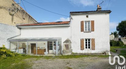 Maison de village 8 pièces de 271 m² à Roullet-Saint-Estèphe (16440)