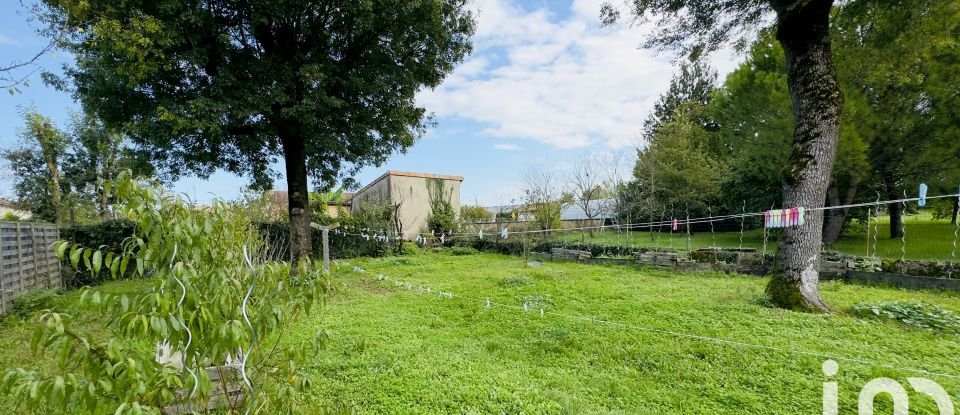 Village house 8 rooms of 271 m² in Roullet-Saint-Estèphe (16440)