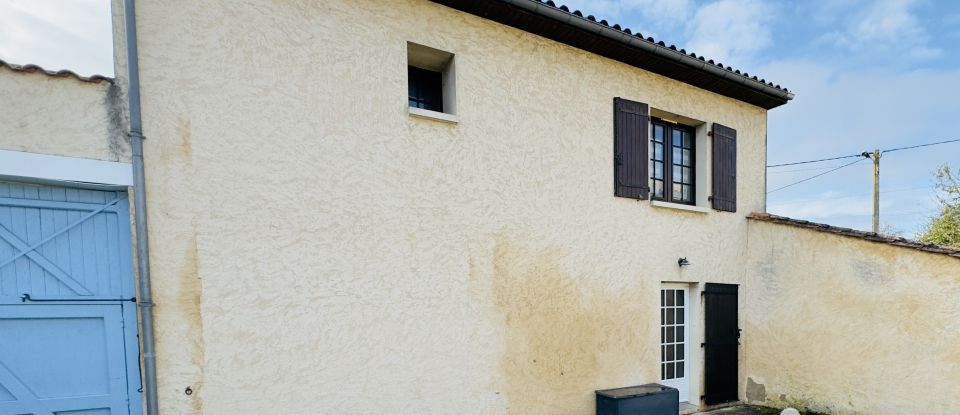 Village house 8 rooms of 271 m² in Roullet-Saint-Estèphe (16440)