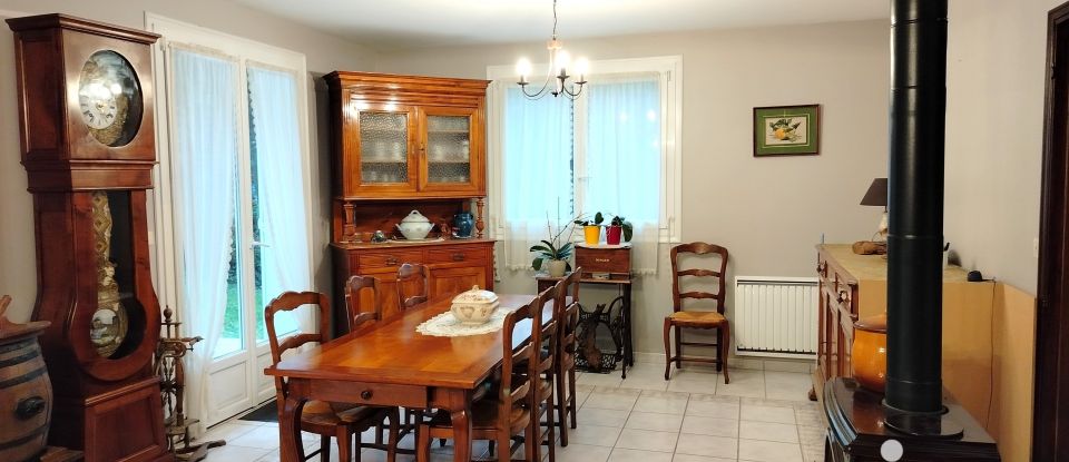 Traditional house 9 rooms of 189 m² in Rochecorbon (37210)