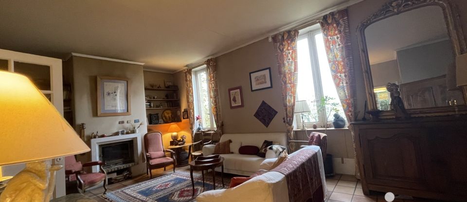 Traditional house 7 rooms of 130 m² in Caluire-et-Cuire (69300)