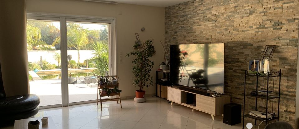 House 5 rooms of 154 m² in Roquebrune-sur-Argens (83520)