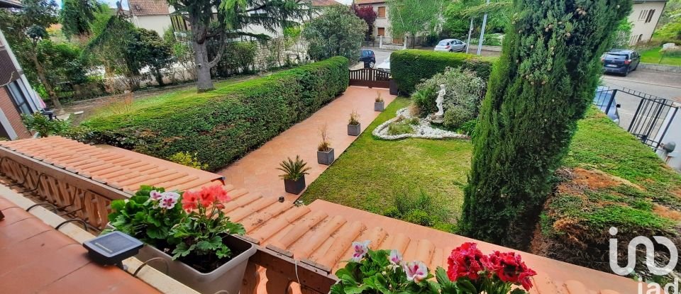 Traditional house 5 rooms of 137 m² in Montauban (82000)