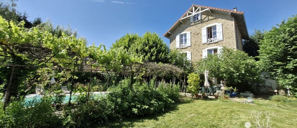 Maison traditionnelle 7 pièces de 146 m² à Mandres-les-Roses (94520)