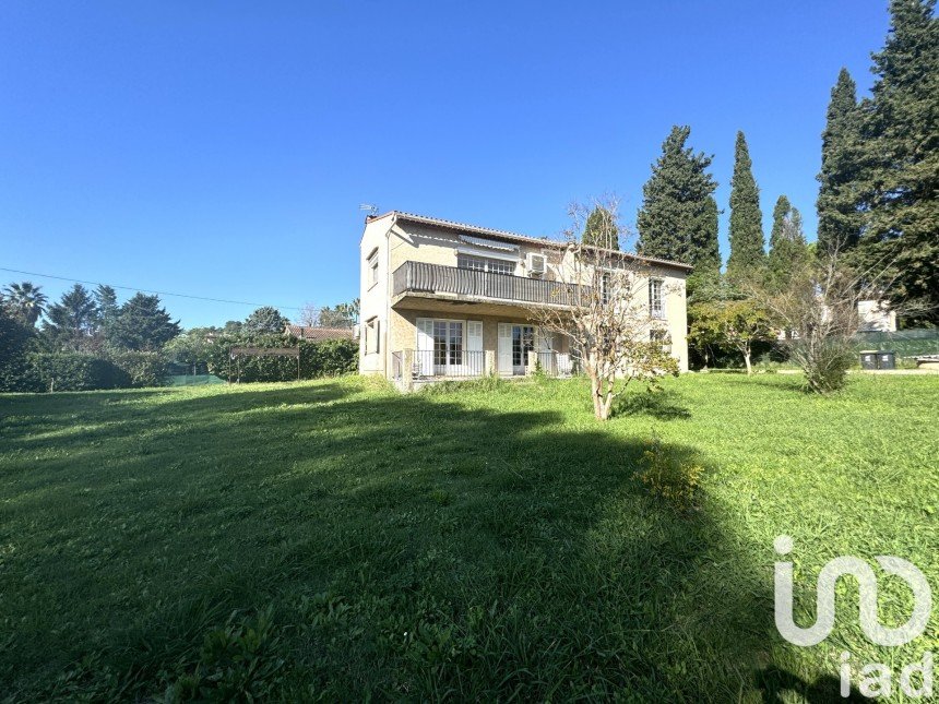 Traditional house 6 rooms of 180 m² in Mougins (06250)