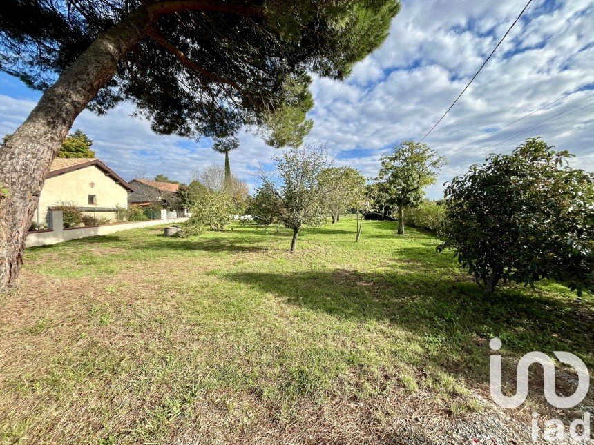 Land of 700 m² in La Salvetat-Saint-Gilles (31880)