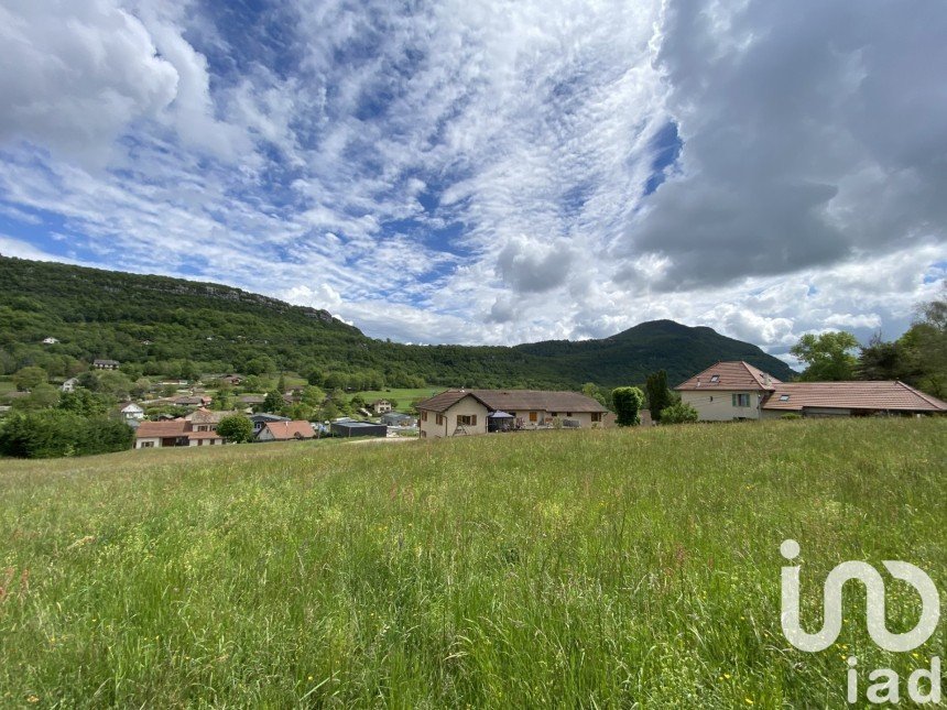 Land of 819 m² in Saint-Pierre-de-Curtille (73310)