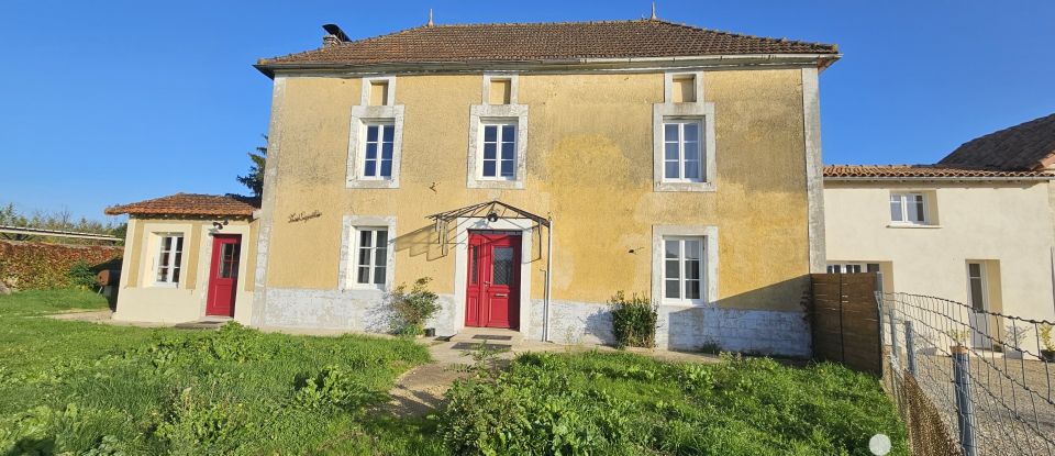 Village house 6 rooms of 143 m² in Villognon (16230)