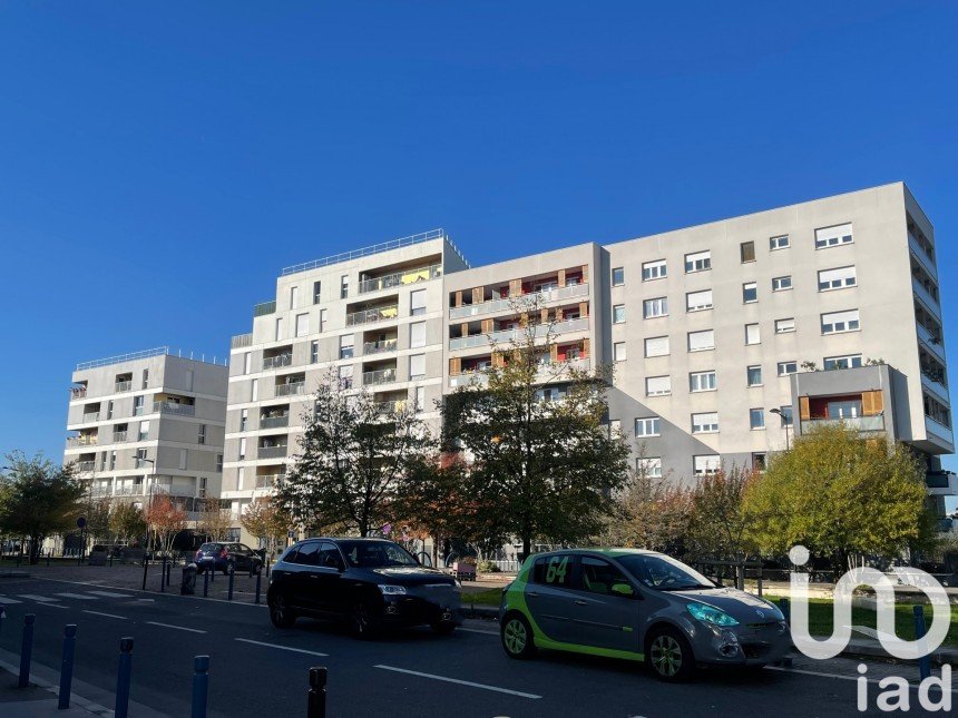 Apartment 3 rooms of 69 m² in Aubervilliers (93300)