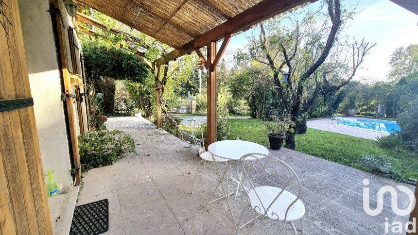 Traditional house 6 rooms of 175 m² in Saumane-de-Vaucluse (84800)