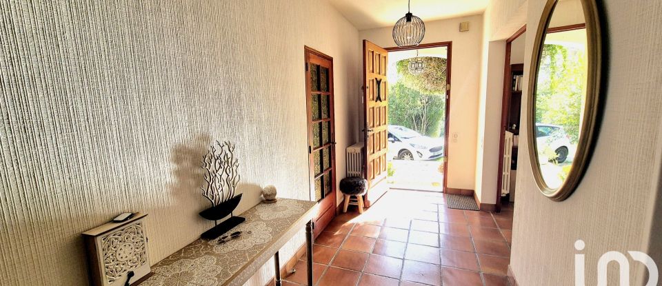 Traditional house 6 rooms of 175 m² in Saumane-de-Vaucluse (84800)