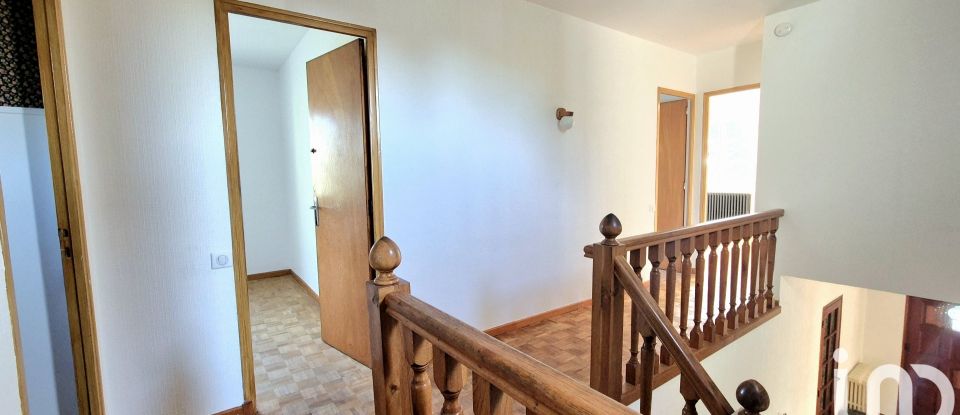 Traditional house 6 rooms of 175 m² in Saumane-de-Vaucluse (84800)