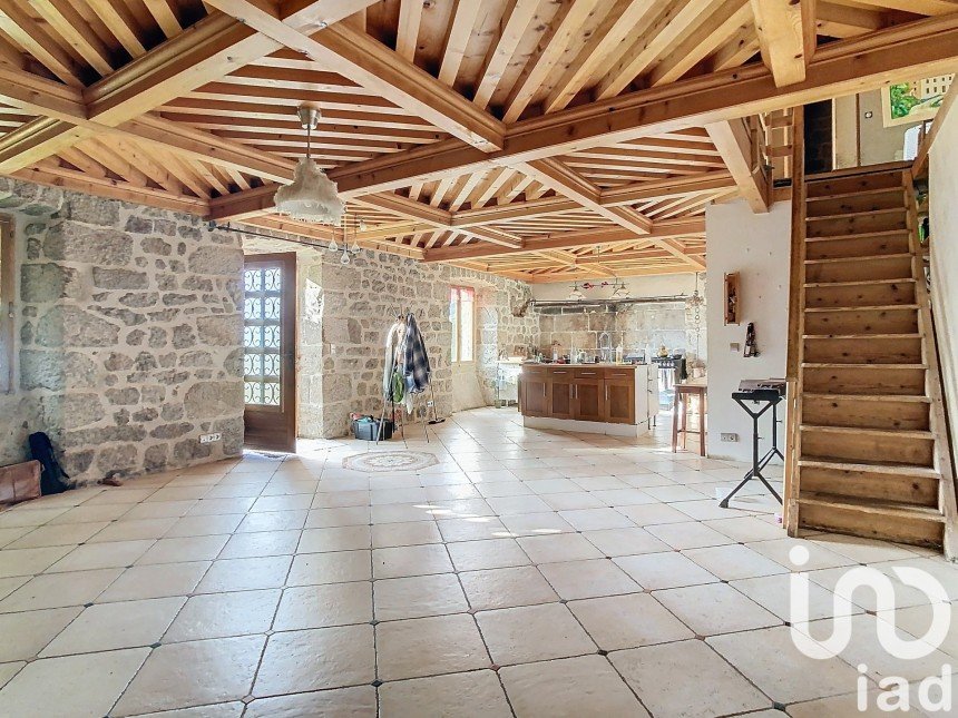 Traditional house 8 rooms of 178 m² in Saint-Sauveur-en-Rue (42220)