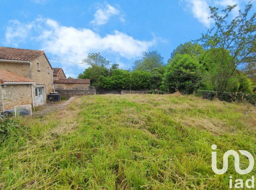 House 7 rooms of 175 m² in Lussac-les-Châteaux (86320)