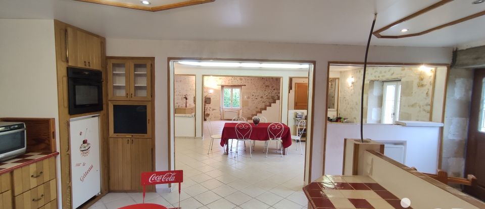 House 7 rooms of 175 m² in Lussac-les-Châteaux (86320)