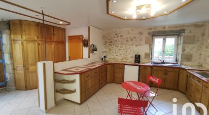 House 7 rooms of 175 m² in Lussac-les-Châteaux (86320)