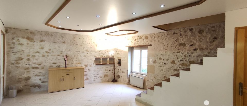 House 7 rooms of 175 m² in Lussac-les-Châteaux (86320)