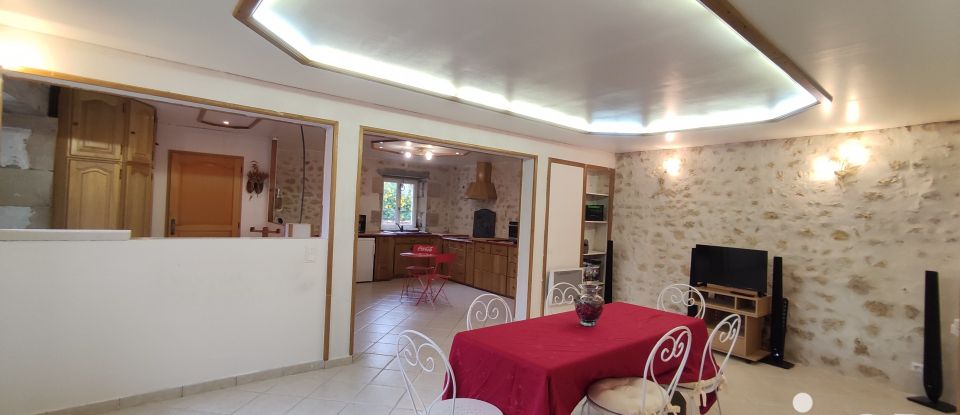 House 7 rooms of 175 m² in Lussac-les-Châteaux (86320)