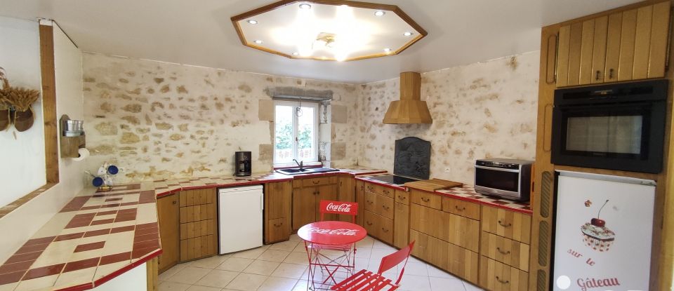 House 7 rooms of 175 m² in Lussac-les-Châteaux (86320)