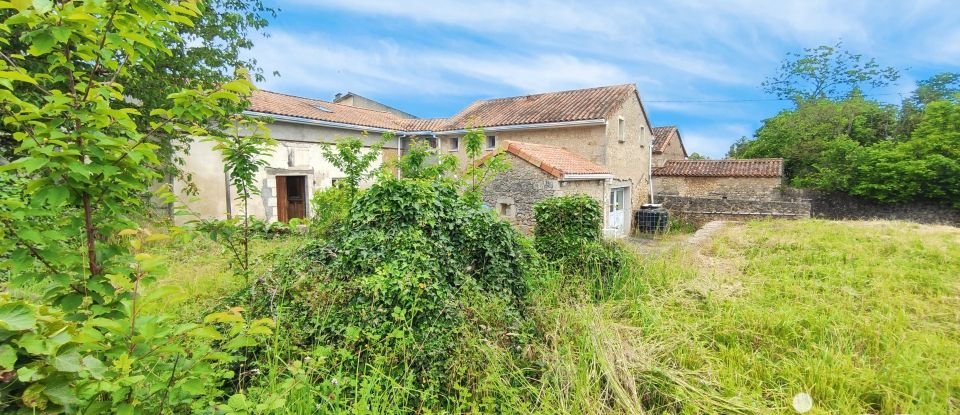 House 7 rooms of 175 m² in Lussac-les-Châteaux (86320)