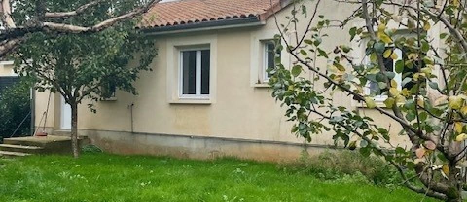 Traditional house 4 rooms of 100 m² in Migné-Auxances (86440)