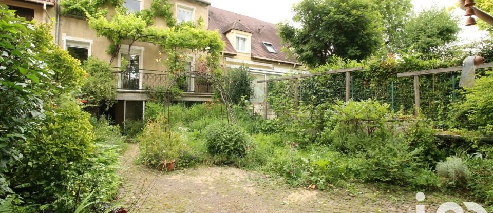 Maison traditionnelle 6 pièces de 160 m² à Fresnes (94260)