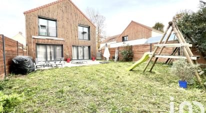 House 6 rooms of 112 m² in Plaisir (78370)