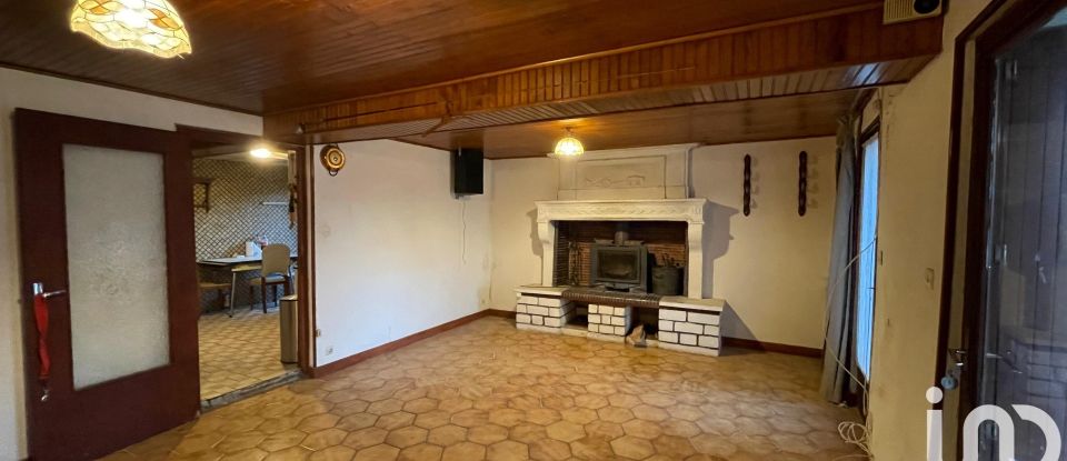 House 12 rooms of 315 m² in Voissay (17400)