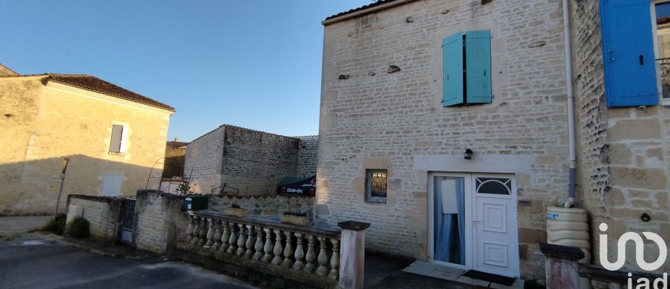 Building in Saint-Mandé-sur-Brédoire (17470) of 703 m²