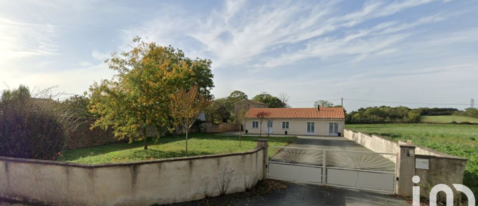 Traditional house 6 rooms of 114 m² in AIGONDIGNÉ (79370)