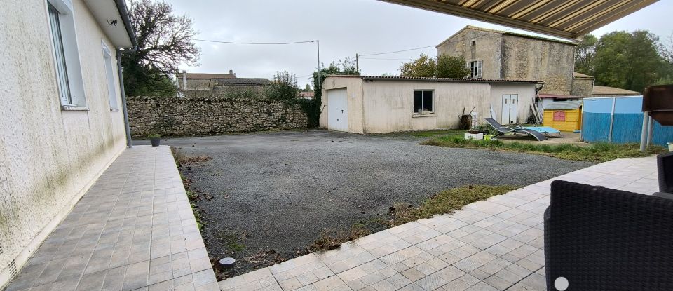 Maison traditionnelle 6 pièces de 114 m² à AIGONDIGNÉ (79370)