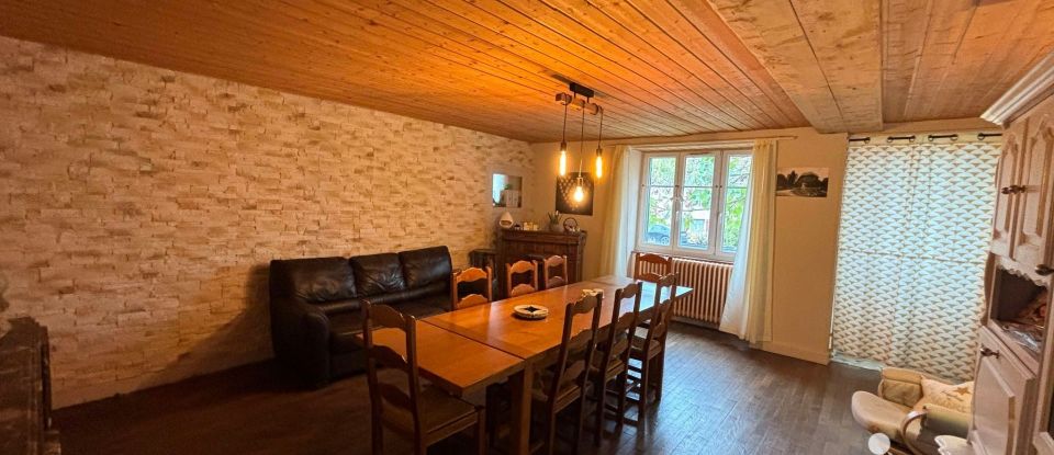 Village house 10 rooms of 247 m² in Saint-Broingt-le-Bois (52190)