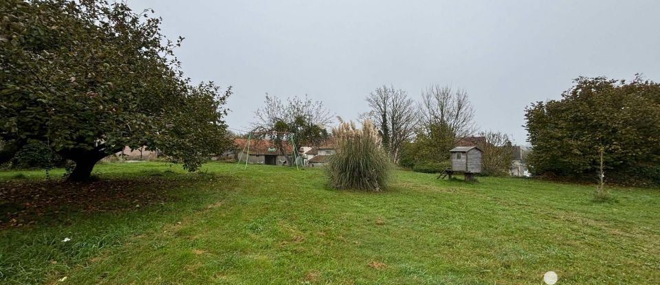 Village house 10 rooms of 247 m² in Saint-Broingt-le-Bois (52190)