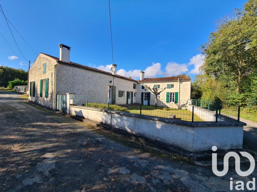 Country house 7 rooms of 220 m² in Saint-Savinien (17350)