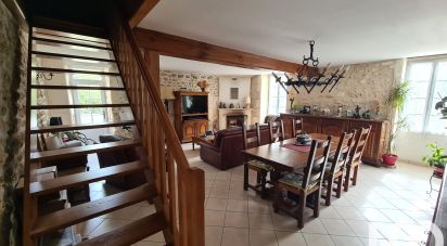 Country house 7 rooms of 220 m² in Saint-Savinien (17350)