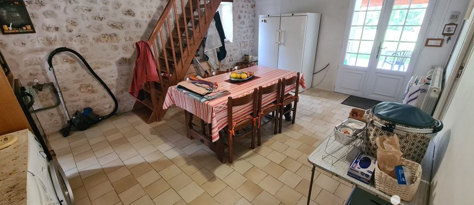 Country house 7 rooms of 220 m² in Saint-Savinien (17350)