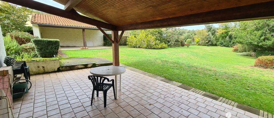 Country house 7 rooms of 220 m² in Saint-Savinien (17350)