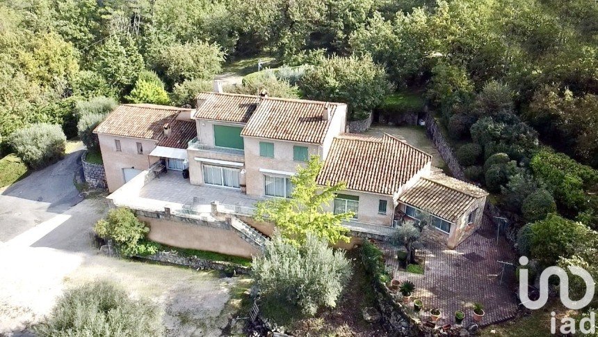 Maison 7 pièces de 250 m² à Fayence (83440)