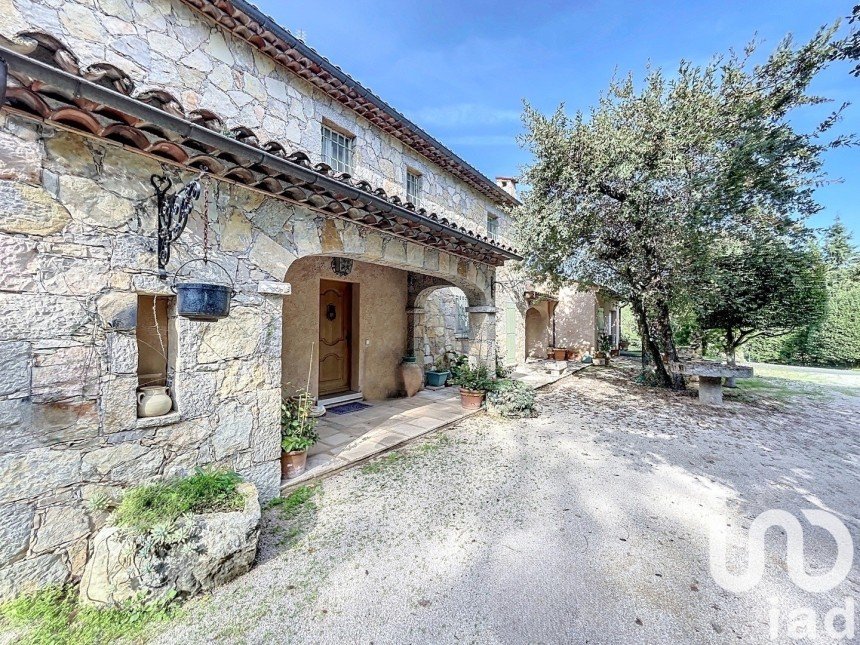 House 7 rooms of 250 m² in Fayence (83440)