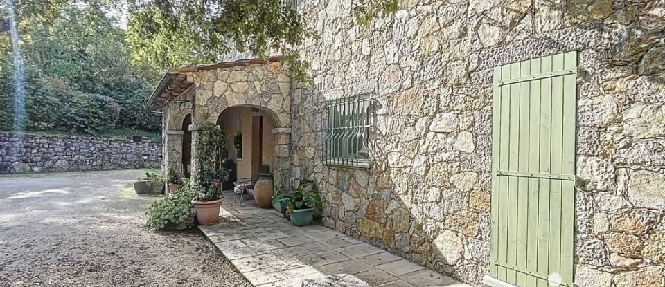 Maison 7 pièces de 250 m² à Fayence (83440)