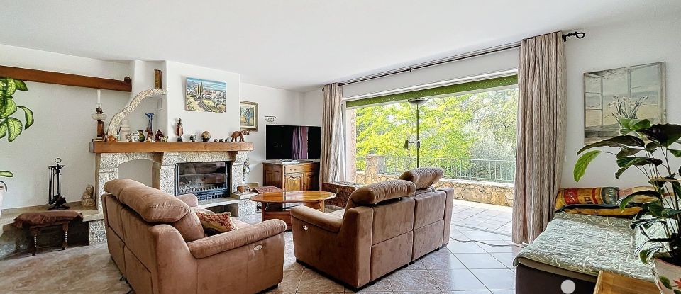 Maison 7 pièces de 250 m² à Fayence (83440)